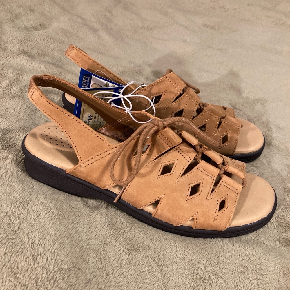NIB Ultrasoft by Red Cross Vintage 80s Leather Sandals Tan Size 8W